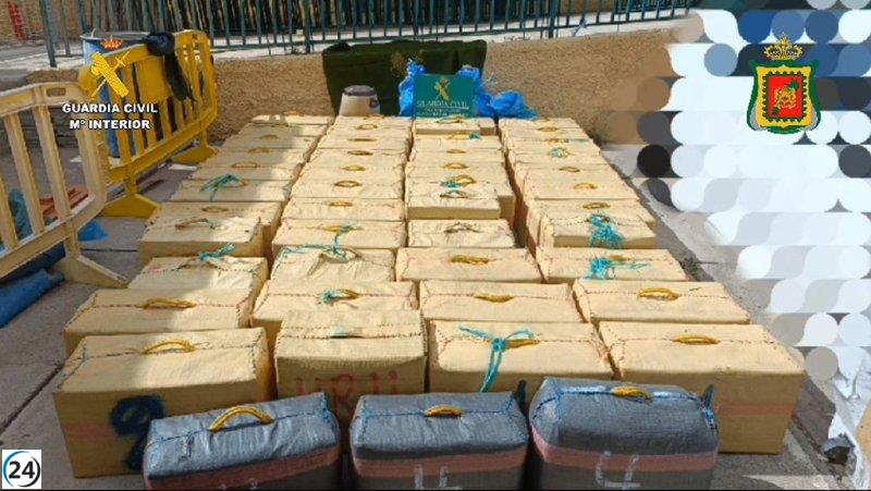 Siete detenidos por narcolancha con 1.700 kilos de hachís en Tenerife.
