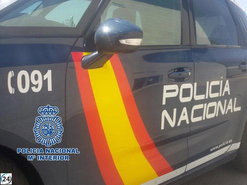 Tres agentes de la Policía Nacional requieren atención médica tras controlar un incendio en Telde, Gran Canaria.