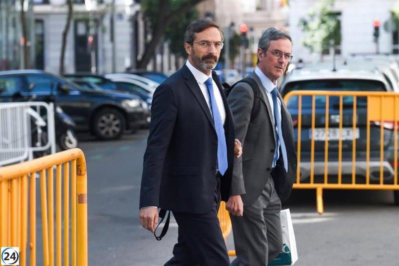 El Tribunal Supremo sugiere llevar a juicio al senador Pedro San Ginés por acusaciones de perjurio y denuncia falsa.