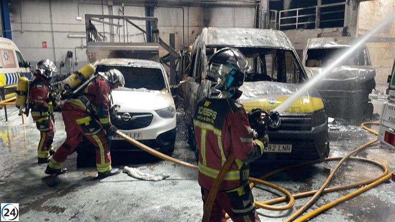 Apagado el incendio en Las Palmas: 4 personas heridas y 8 vehículos destruidos.