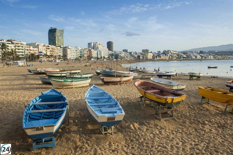 Las Palmas de Gran Canaria da inicio a la temporada de verano con el despliegue del servicio de salvamento en sus playas.