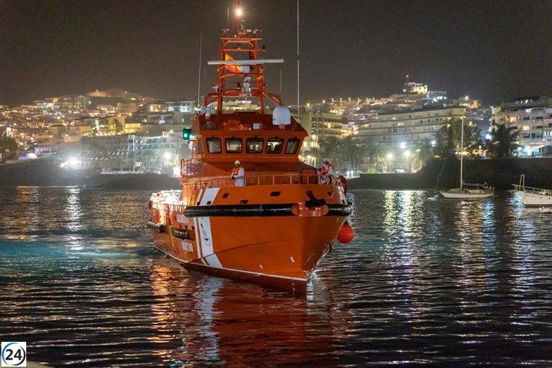 Llegan a Gran Canaria los 176 inmigrantes rescatados en el mar, incluido un fallecido.