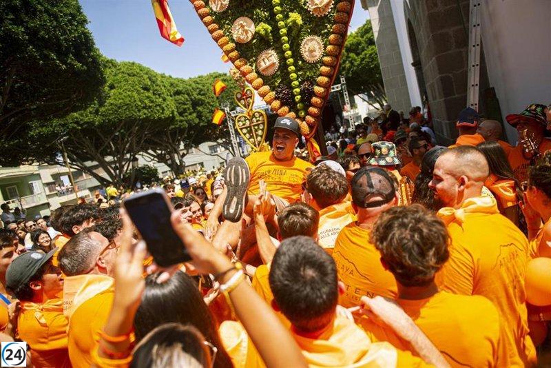 Tejina celebra su emblemática Fiesta de los Corazones en La Laguna, Tenerife, con gran participación ciudadana.