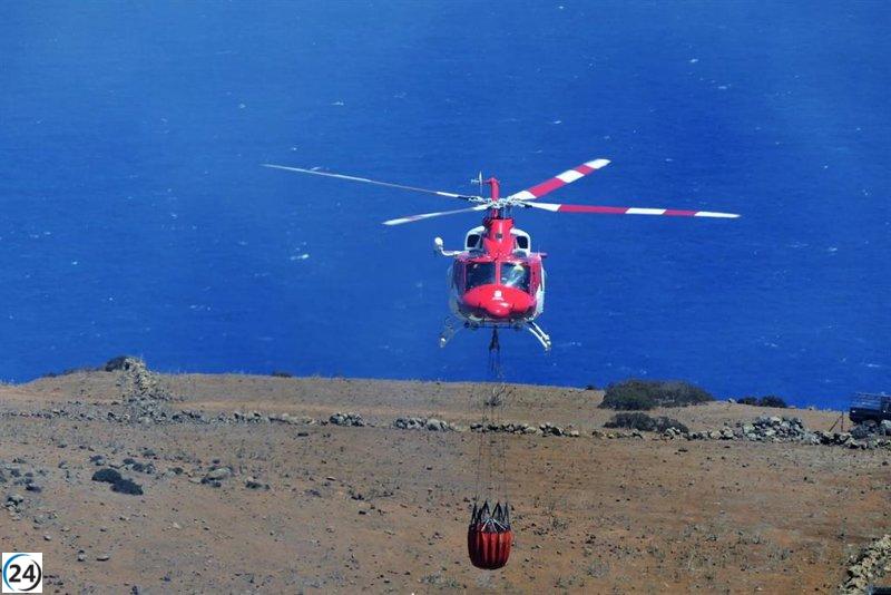 Cuatro aeronaves combaten el fuego en El Hierro, que se mantiene 