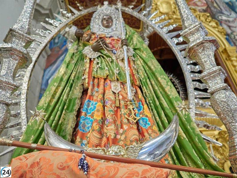 Miles de fieles acompañan a la Virgen de Candelaria en su retorno a Santa Cruz tras siete años.