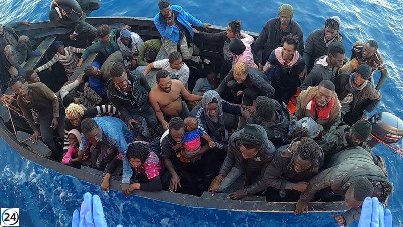 Salvamento Marítimo, siempre disponible para el rescate de migrantes: un desafío emocional y físico.