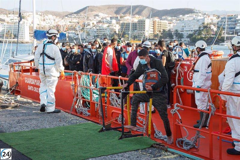 Éxito humanitario: más de 370 migrantes rescatados cerca de Canarias en horas recientes.