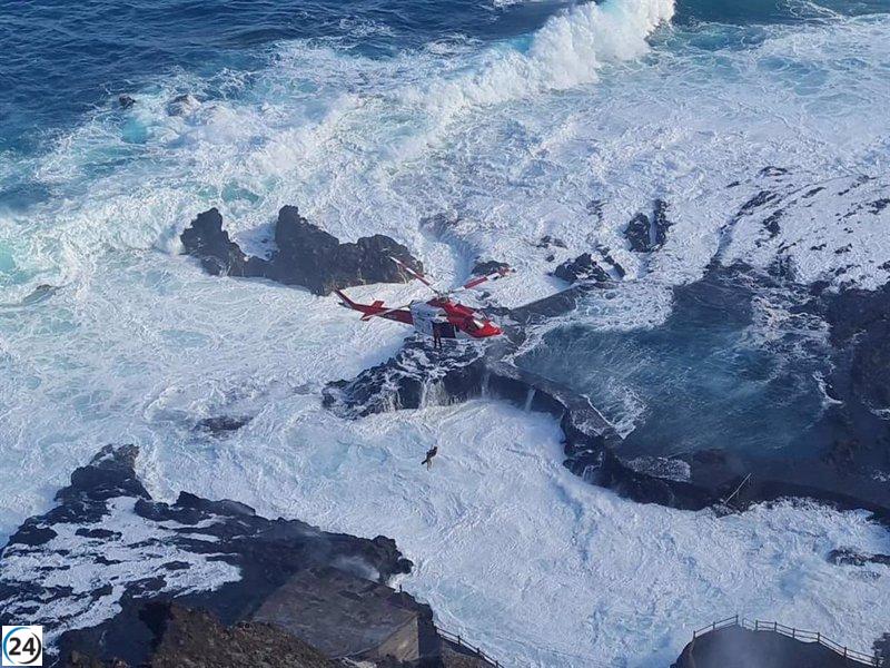 Varias personas necesitan asistencia debido al fuerte oleaje y mareas en Canarias