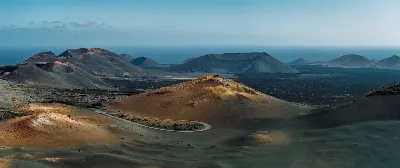 Caminando por el Parque Natural de Timanfaya en Lanzarote