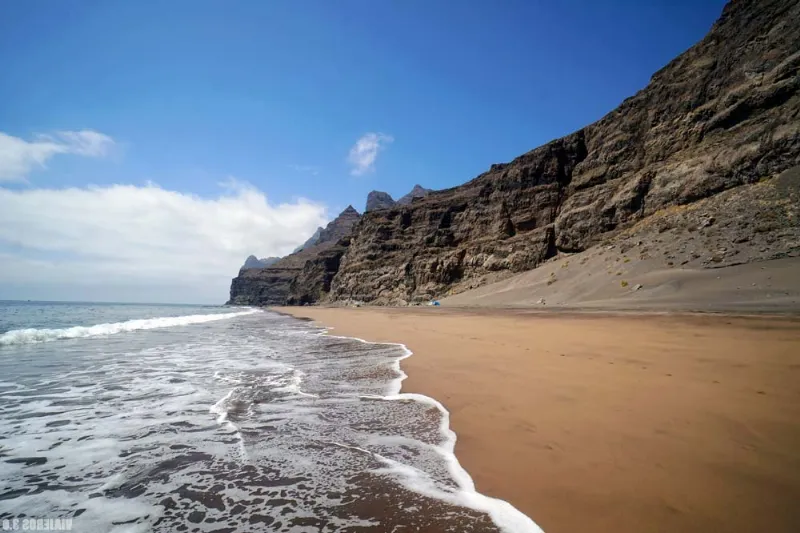 El encanto salvaje de la playa de Güi Güi