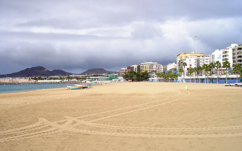 La playa de las Alcaravaneras, un lugar privilegiado de la capital canaria