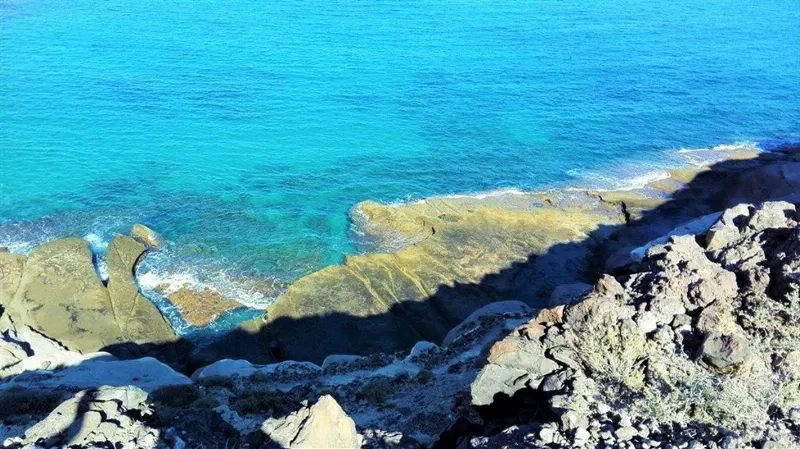 La playa de La Caleta, un oasis en el sur de Tenerife