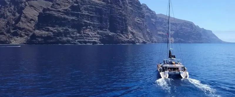 Paseo en barco por los acantilados de Los Gigantes en Tenerife