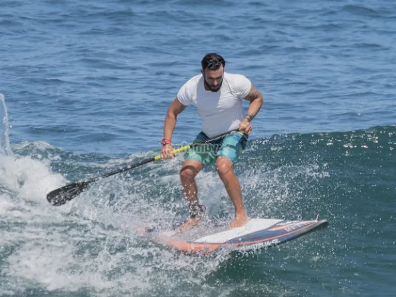 Paddle surf en la caleta de Famara en Lanzarote