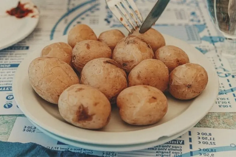 Elaboración de alimentos tradicionales canarios: una artesanía culinaria